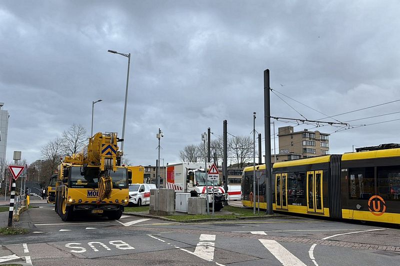 Sneltram ontspoort nabij Utrecht Centraal 